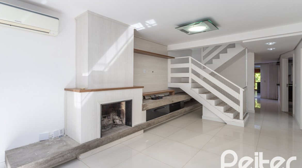 Casa à venda com 260m², 4 dormitórios, 1 suíte, 3 vagas, no bairro Ipanema em Porto Alegre