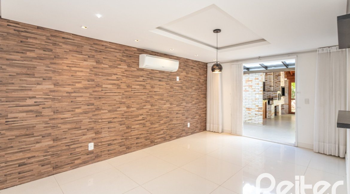 Casa à venda com 260m², 4 dormitórios, 1 suíte, 3 vagas, no bairro Ipanema em Porto Alegre