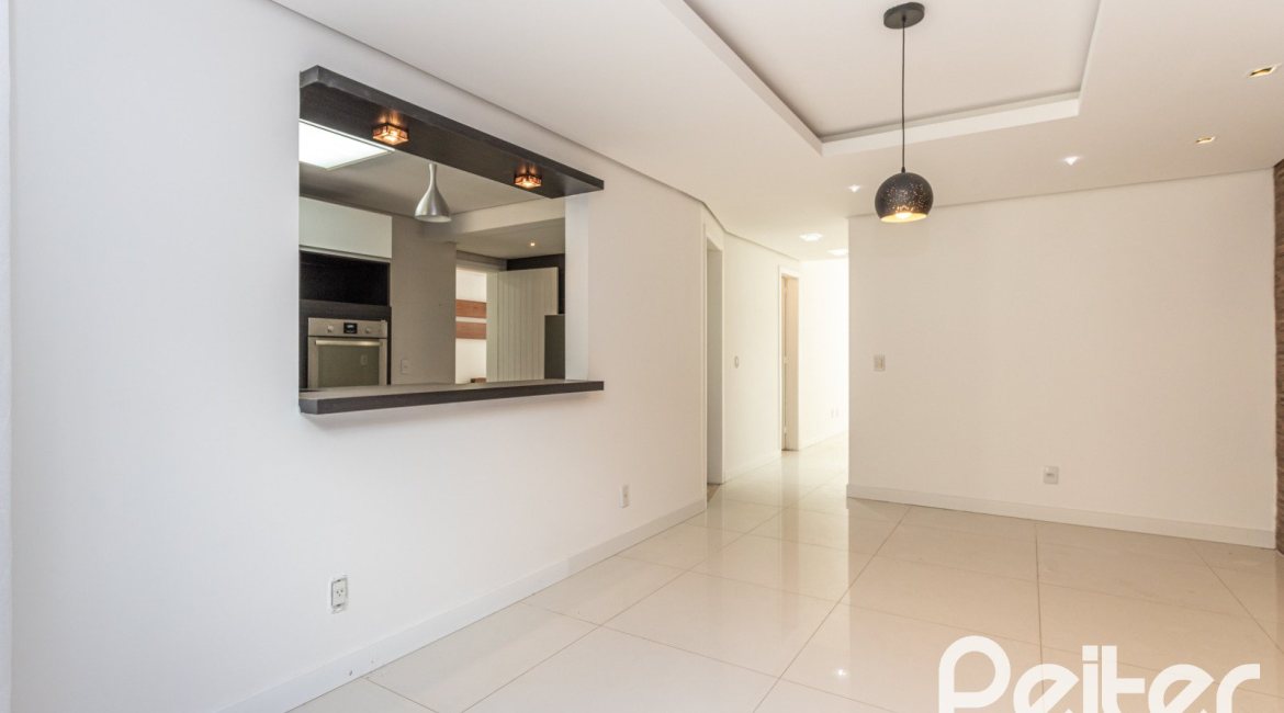 Casa à venda com 260m², 4 dormitórios, 1 suíte, 3 vagas, no bairro Ipanema em Porto Alegre