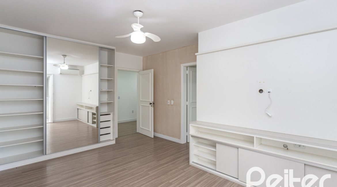 Casa à venda com 260m², 4 dormitórios, 1 suíte, 3 vagas, no bairro Ipanema em Porto Alegre