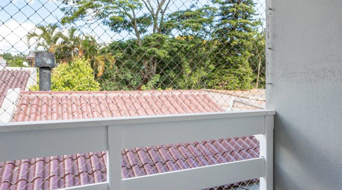 Casa à venda com 260m², 4 dormitórios, 1 suíte, 3 vagas, no bairro Ipanema em Porto Alegre