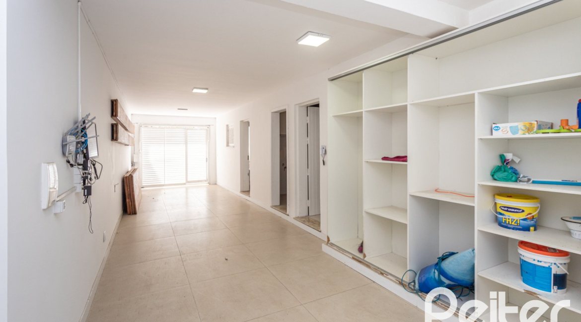 Casa à venda com 260m², 4 dormitórios, 1 suíte, 3 vagas, no bairro Ipanema em Porto Alegre