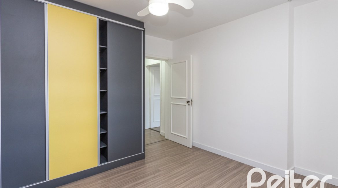 Casa à venda com 260m², 4 dormitórios, 1 suíte, 3 vagas, no bairro Ipanema em Porto Alegre