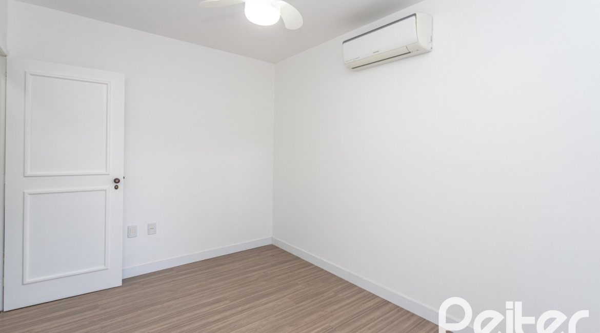 Casa à venda com 260m², 4 dormitórios, 1 suíte, 3 vagas, no bairro Ipanema em Porto Alegre