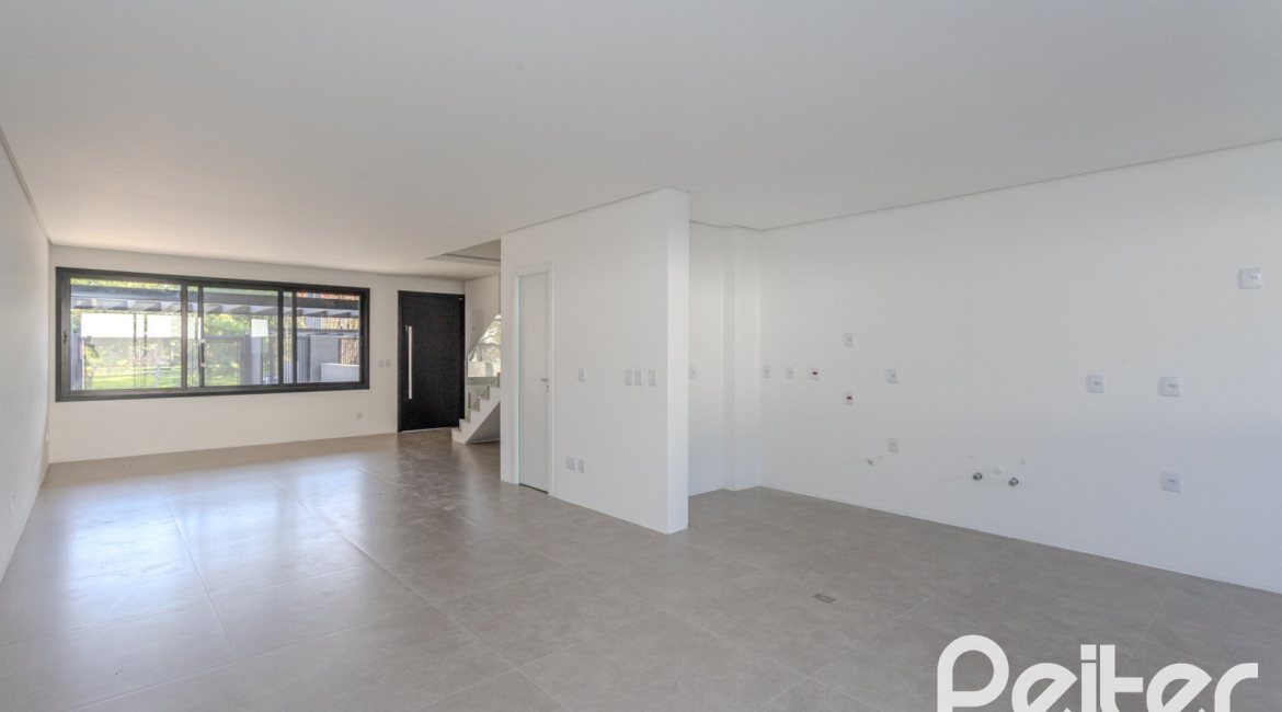 Casa à venda com 321m², 3 dormitórios, 3 suítes, 2 vagas, no bairro Vila Assunção em Porto Alegre