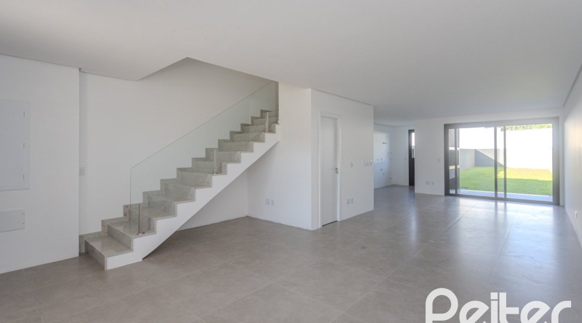 Casa à venda com 321m², 3 dormitórios, 3 suítes, 2 vagas, no bairro Vila Assunção em Porto Alegre