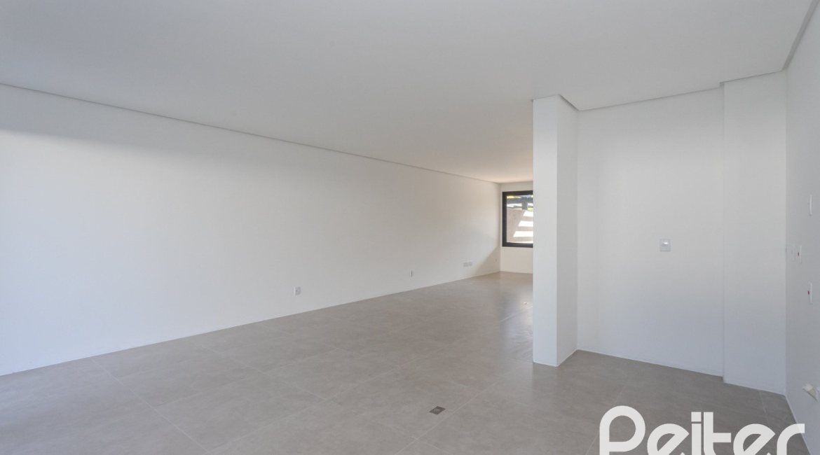 Casa à venda com 321m², 3 dormitórios, 3 suítes, 2 vagas, no bairro Vila Assunção em Porto Alegre