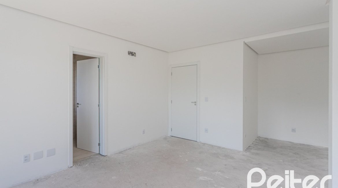 Casa à venda com 321m², 3 dormitórios, 3 suítes, 2 vagas, no bairro Vila Assunção em Porto Alegre