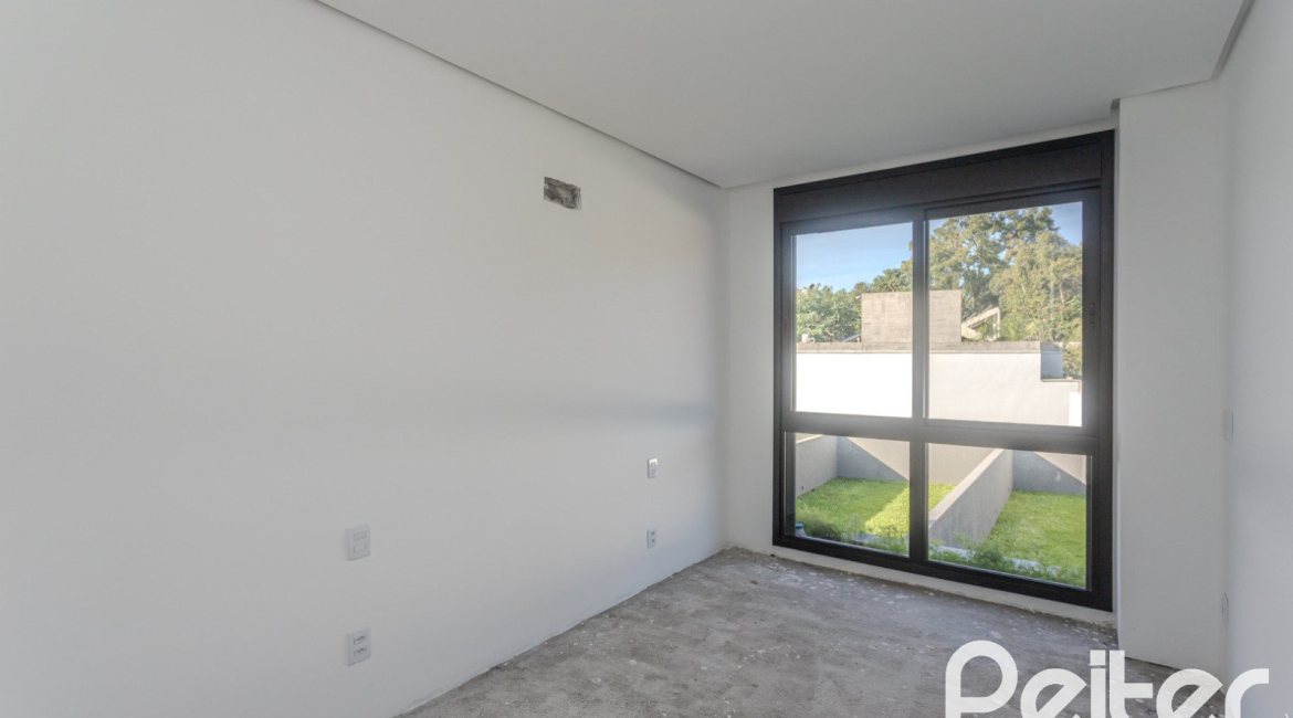 Casa à venda com 321m², 3 dormitórios, 3 suítes, 2 vagas, no bairro Vila Assunção em Porto Alegre