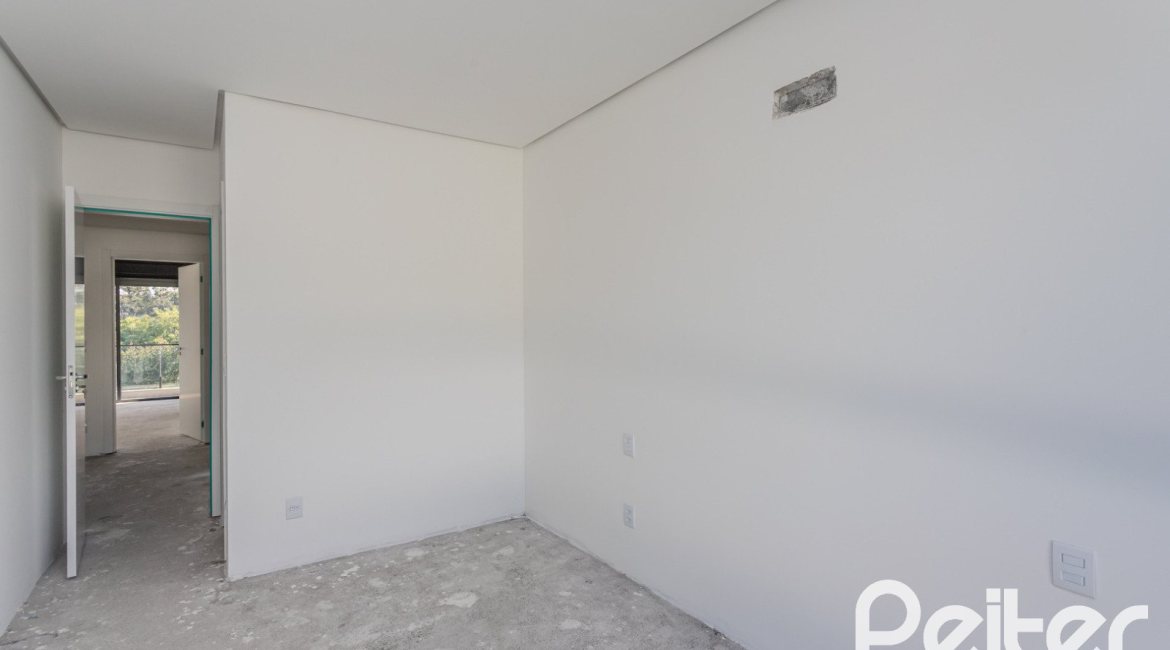 Casa à venda com 321m², 3 dormitórios, 3 suítes, 2 vagas, no bairro Vila Assunção em Porto Alegre