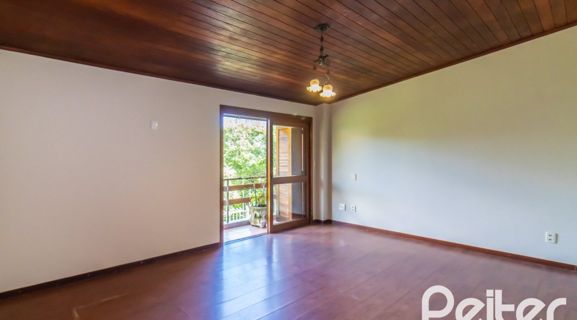 Casa em Condomínio à venda com 286m², 3 dormitórios, 1 suíte, 4 vagas, no bairro Santa Tereza em Porto Alegre