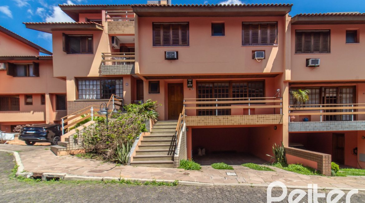Casa em Condomínio à venda com 286m², 3 dormitórios, 1 suíte, 4 vagas, no bairro Santa Tereza em Porto Alegre