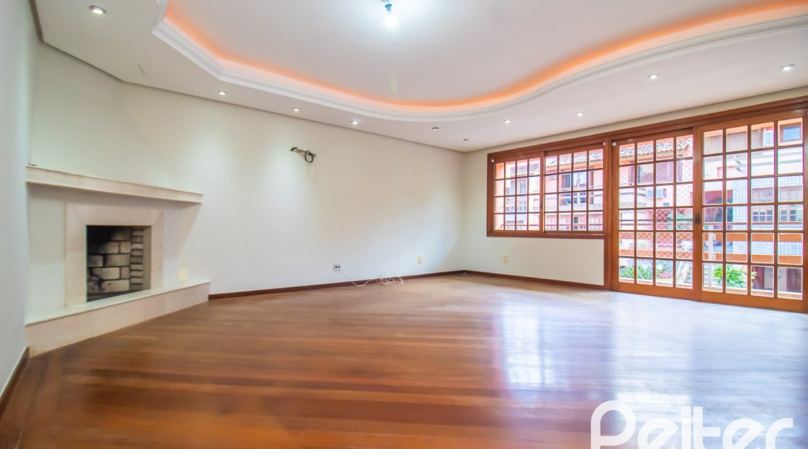 Casa em Condomínio à venda com 286m², 3 dormitórios, 1 suíte, 4 vagas, no bairro Santa Tereza em Porto Alegre