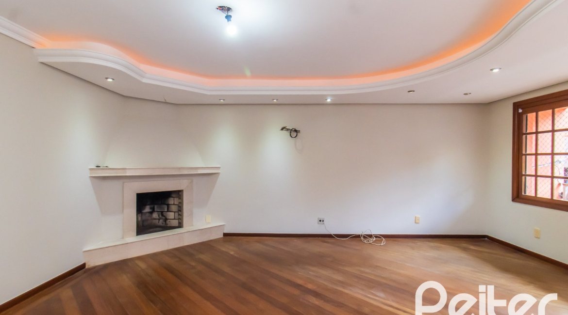 Casa em Condomínio à venda com 286m², 3 dormitórios, 1 suíte, 4 vagas, no bairro Santa Tereza em Porto Alegre