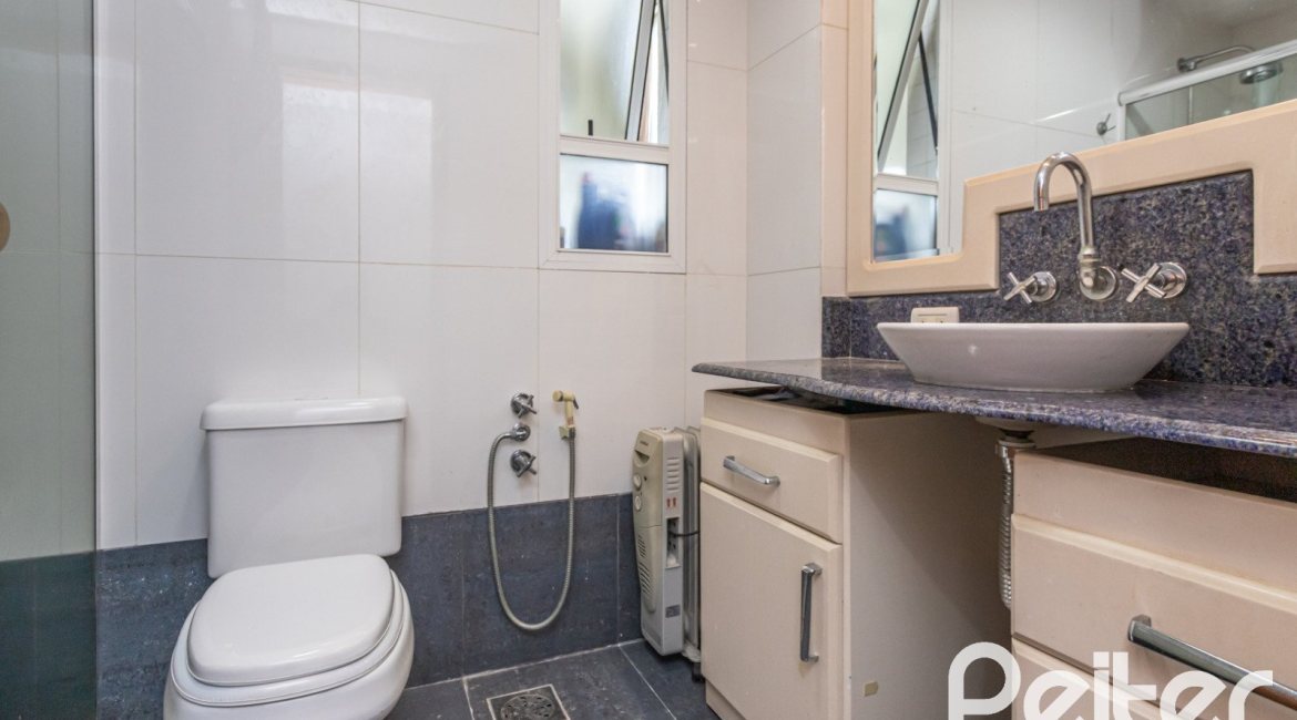 Apartamento à venda com 79m², 3 dormitórios, no bairro Cristal em Porto Alegre