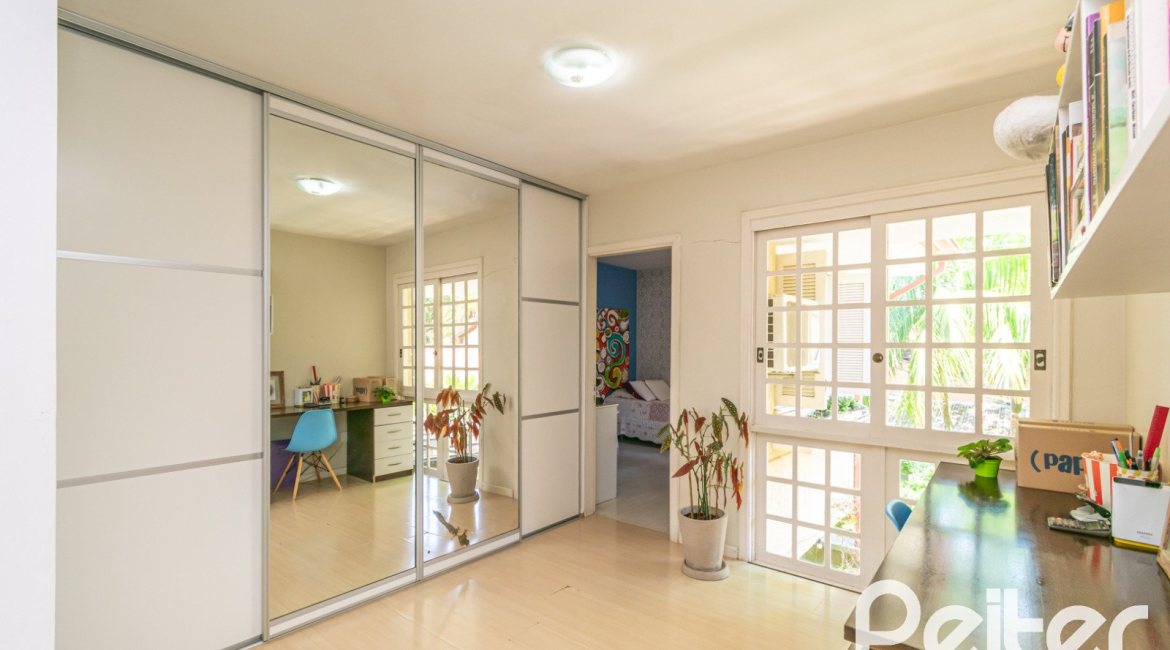 Casa em Condomínio à venda com 192m², 3 dormitórios, 2 suítes, 2 vagas, no bairro Jardim Isabel em Porto Alegre