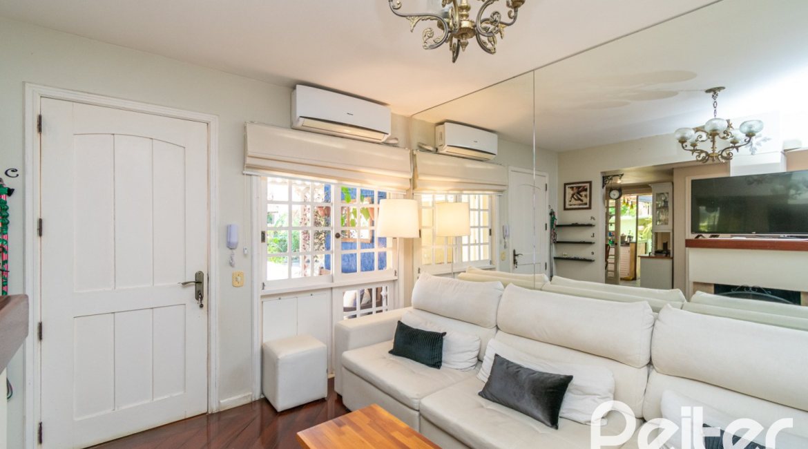 Casa em Condomínio à venda com 192m², 3 dormitórios, 2 suítes, 2 vagas, no bairro Jardim Isabel em Porto Alegre