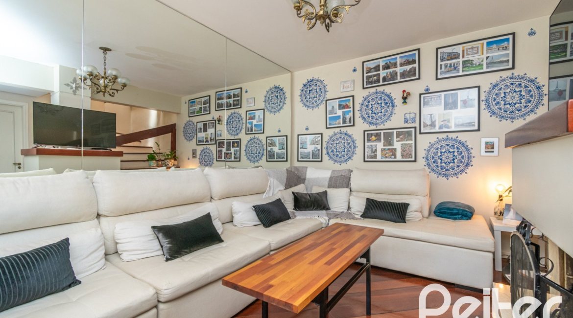 Casa em Condomínio à venda com 192m², 3 dormitórios, 2 suítes, 2 vagas, no bairro Jardim Isabel em Porto Alegre