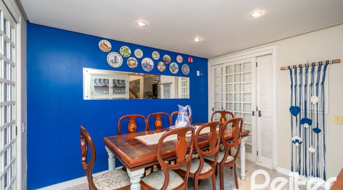 Casa em Condomínio à venda com 192m², 3 dormitórios, 2 suítes, 2 vagas, no bairro Jardim Isabel em Porto Alegre