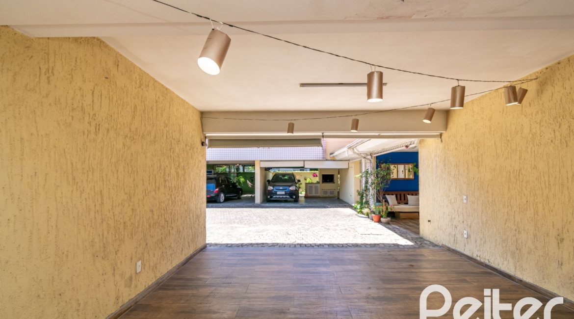 Casa em Condomínio à venda com 192m², 3 dormitórios, 2 suítes, 2 vagas, no bairro Jardim Isabel em Porto Alegre