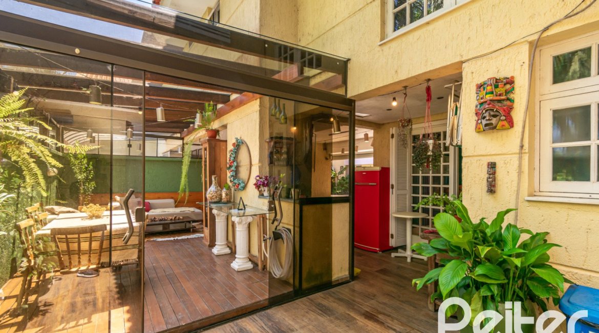 Casa em Condomínio à venda com 192m², 3 dormitórios, 2 suítes, 2 vagas, no bairro Jardim Isabel em Porto Alegre