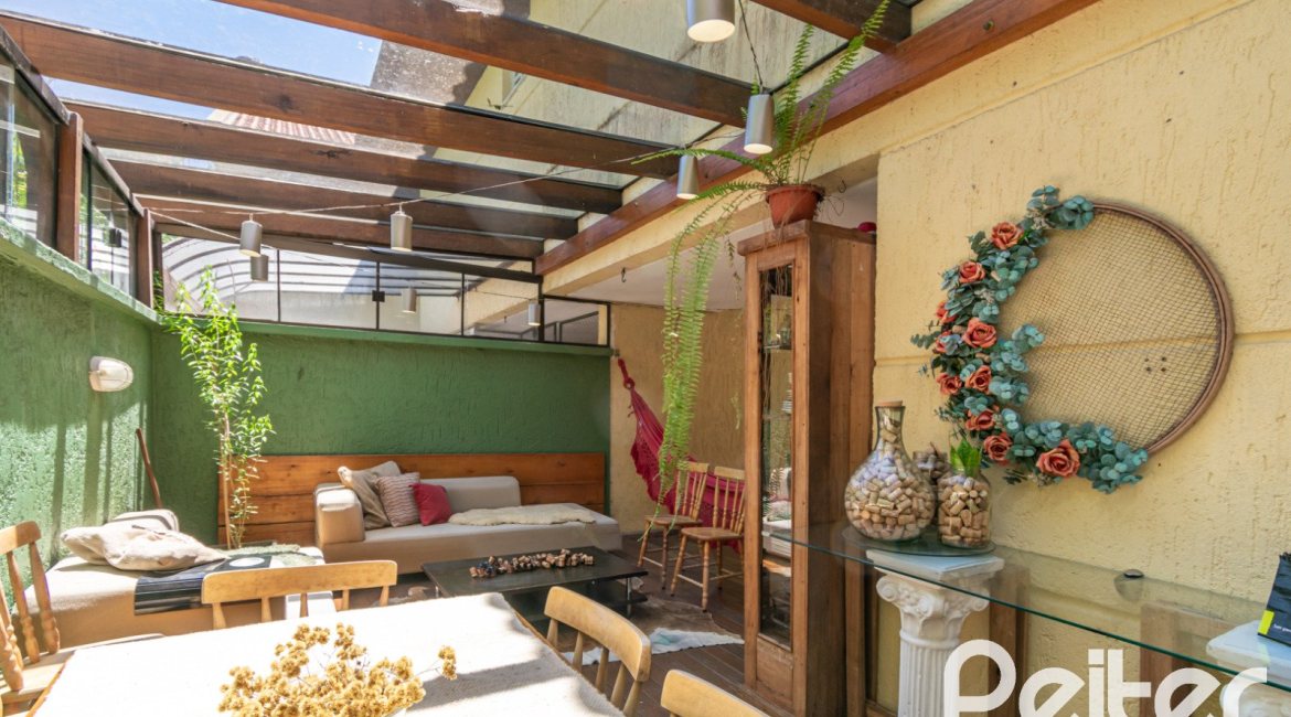 Casa em Condomínio à venda com 192m², 3 dormitórios, 2 suítes, 2 vagas, no bairro Jardim Isabel em Porto Alegre