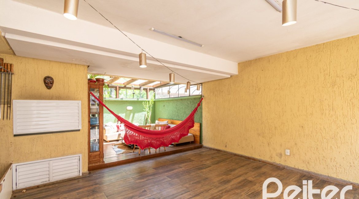 Casa em Condomínio à venda com 192m², 3 dormitórios, 2 suítes, 2 vagas, no bairro Jardim Isabel em Porto Alegre