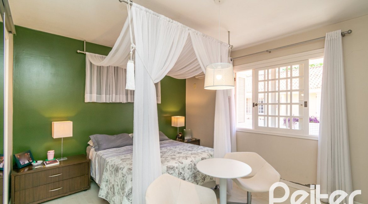 Casa em Condomínio à venda com 192m², 3 dormitórios, 2 suítes, 2 vagas, no bairro Jardim Isabel em Porto Alegre