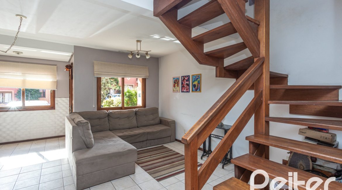 Casa em Condomínio à venda com 147m², 3 dormitórios, 1 suíte, 2 vagas, no bairro Cavalhada em Porto Alegre