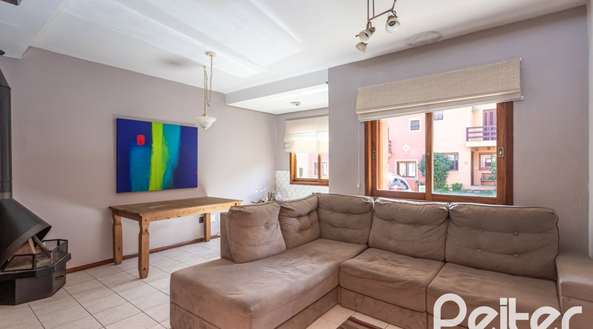 Casa em Condomínio à venda com 147m², 3 dormitórios, 1 suíte, 2 vagas, no bairro Cavalhada em Porto Alegre