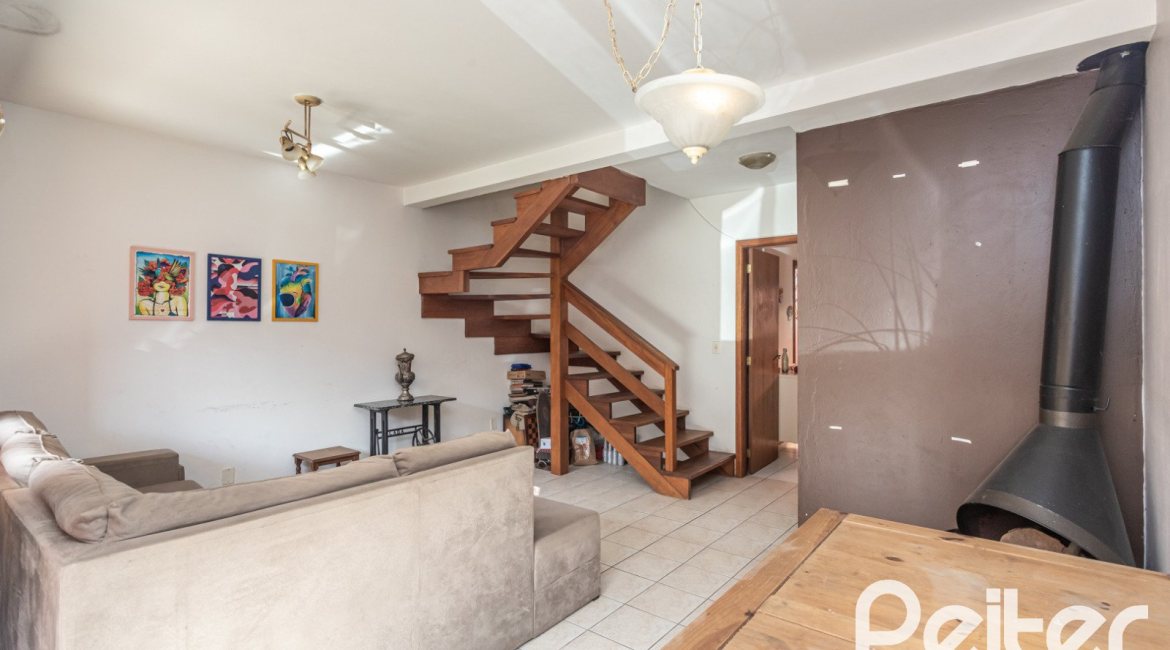 Casa em Condomínio à venda com 147m², 3 dormitórios, 1 suíte, 2 vagas, no bairro Cavalhada em Porto Alegre