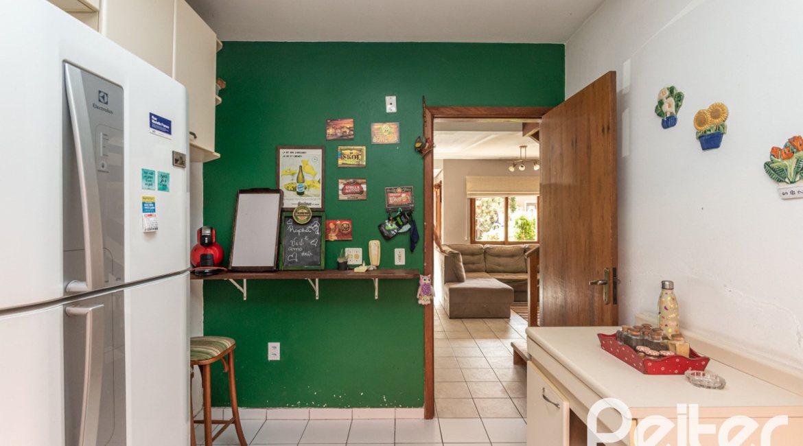 Casa em Condomínio à venda com 147m², 3 dormitórios, 1 suíte, 2 vagas, no bairro Cavalhada em Porto Alegre