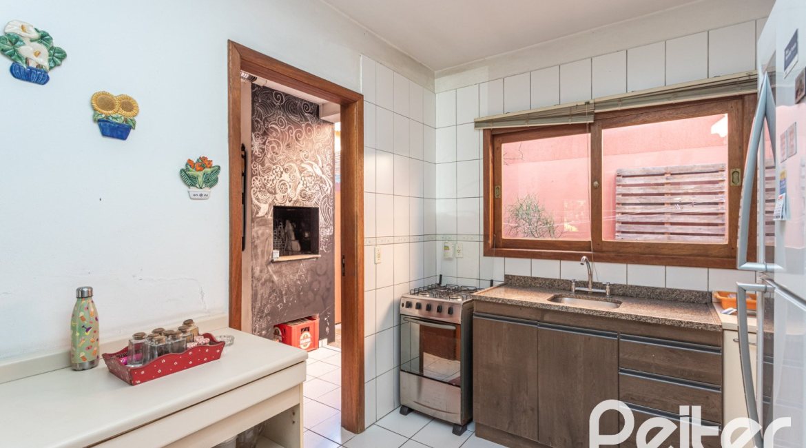 Casa em Condomínio à venda com 147m², 3 dormitórios, 1 suíte, 2 vagas, no bairro Cavalhada em Porto Alegre