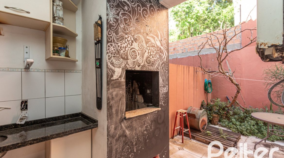 Casa em Condomínio à venda com 147m², 3 dormitórios, 1 suíte, 2 vagas, no bairro Cavalhada em Porto Alegre