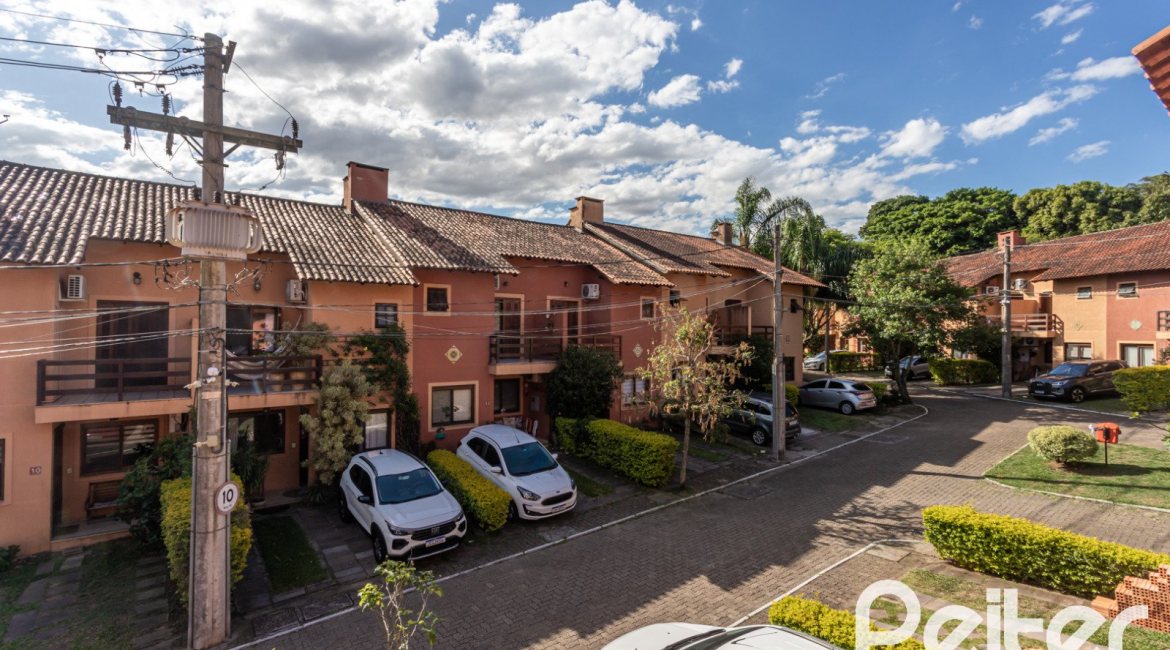 Casa em Condomínio à venda com 147m², 3 dormitórios, 1 suíte, 2 vagas, no bairro Cavalhada em Porto Alegre