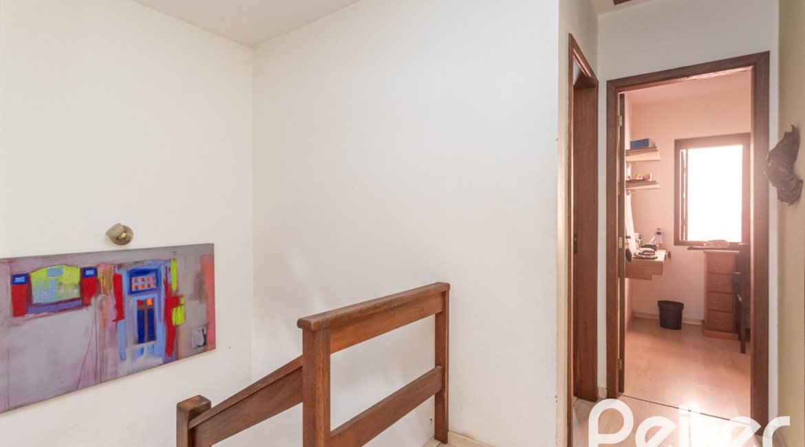 Casa em Condomínio à venda com 147m², 3 dormitórios, 1 suíte, 2 vagas, no bairro Cavalhada em Porto Alegre