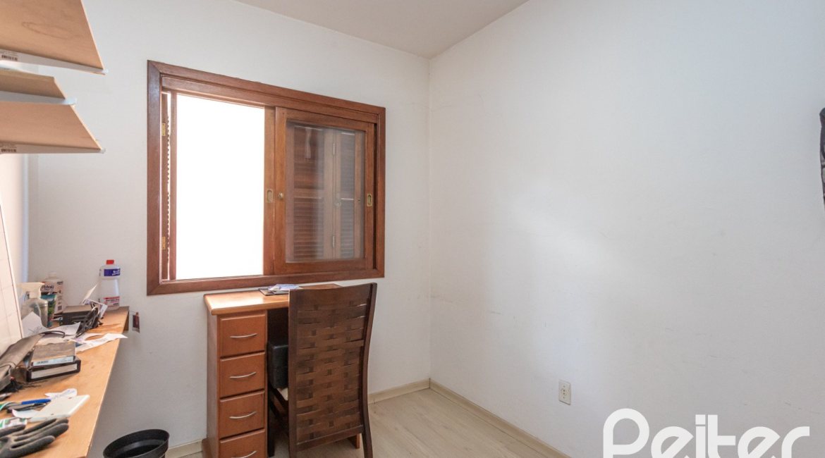 Casa em Condomínio à venda com 147m², 3 dormitórios, 1 suíte, 2 vagas, no bairro Cavalhada em Porto Alegre