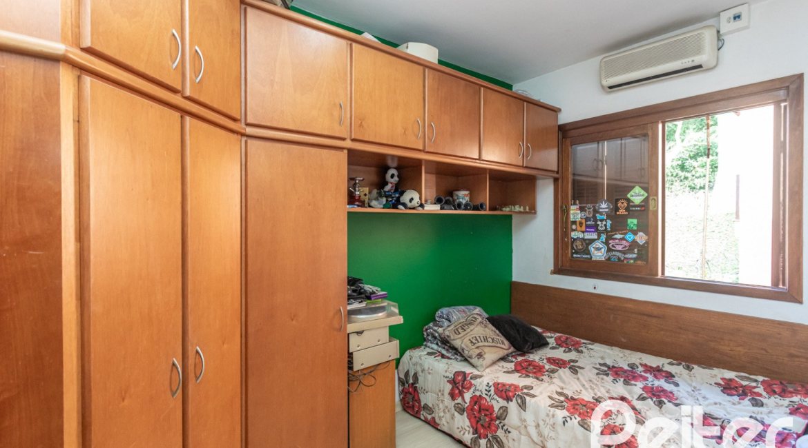 Casa em Condomínio à venda com 147m², 3 dormitórios, 1 suíte, 2 vagas, no bairro Cavalhada em Porto Alegre