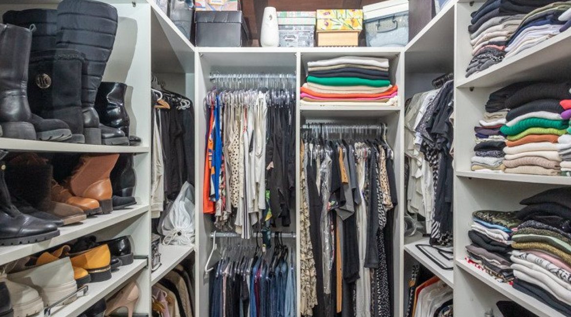 Casa à venda com 395m², 4 dormitórios, 1 suíte, 4 vagas, no bairro Vila Conceição em Porto Alegre