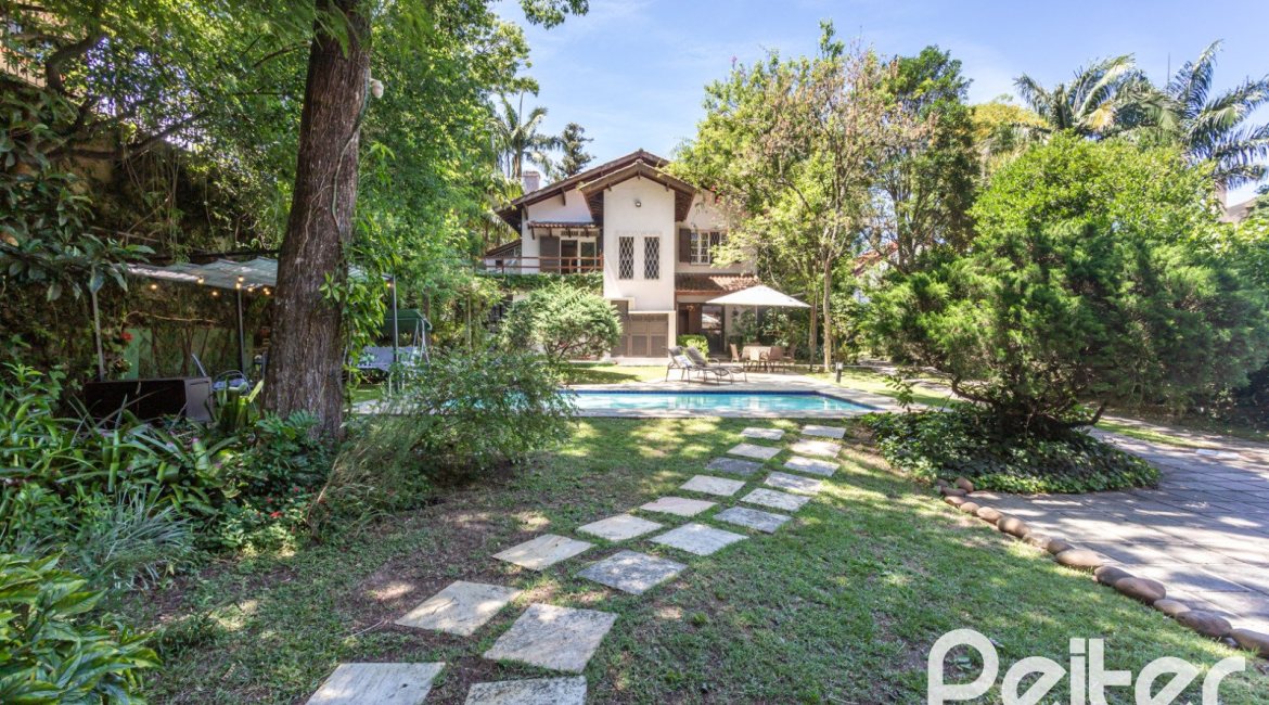 Casa à venda com 395m², 4 dormitórios, 1 suíte, 4 vagas, no bairro Vila Conceição em Porto Alegre