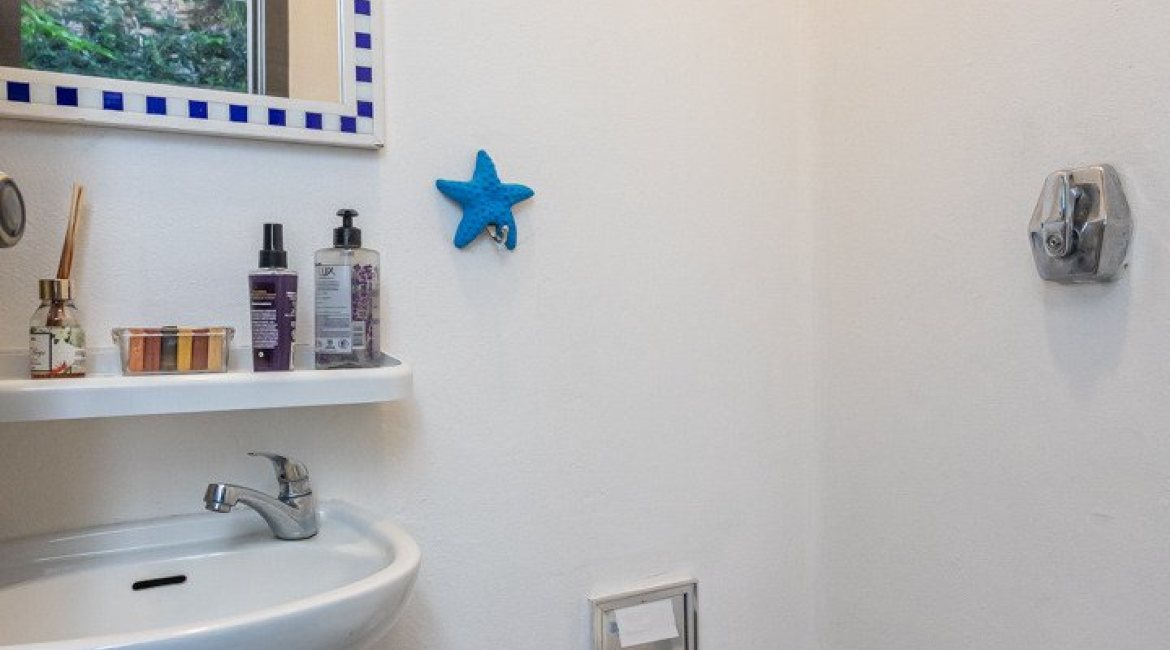 Casa à venda com 395m², 4 dormitórios, 1 suíte, 4 vagas, no bairro Vila Conceição em Porto Alegre