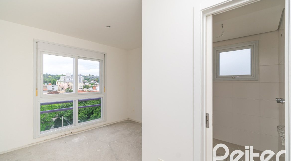 Apartamento à venda com 76m², 3 dormitórios, 1 suíte, 1 vaga, no bairro Azenha em Porto Alegre