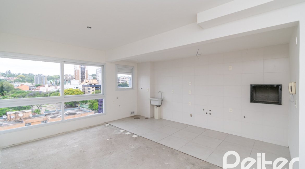 Apartamento à venda com 76m², 3 dormitórios, 1 suíte, 1 vaga, no bairro Azenha em Porto Alegre