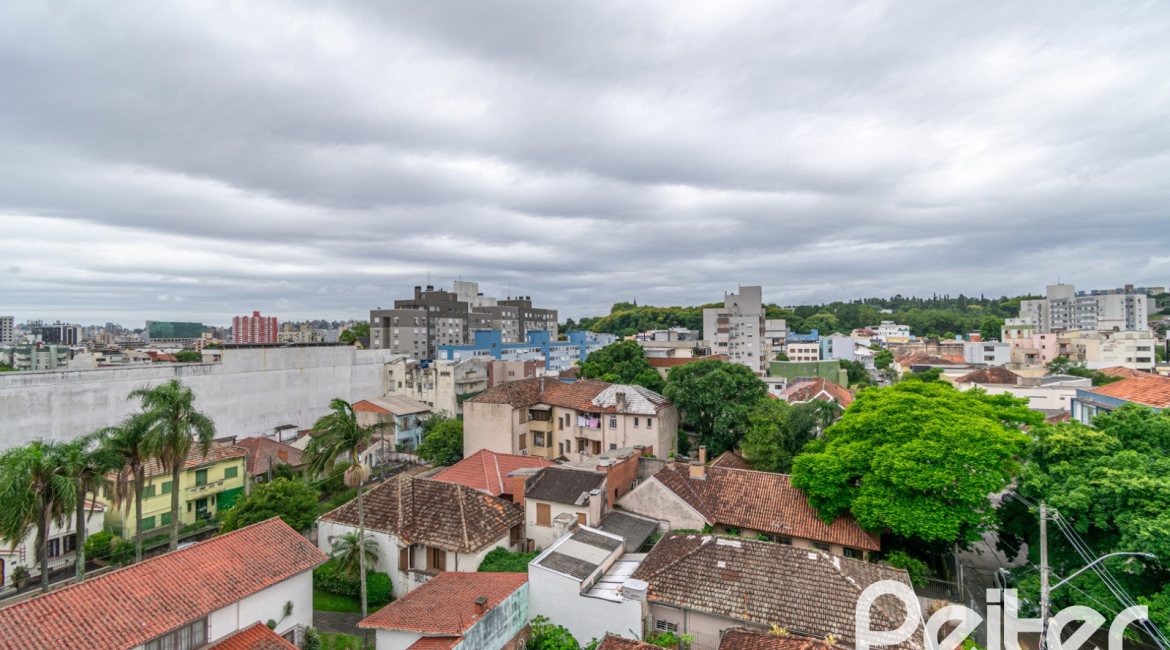 Apartamento à venda com 76m², 3 dormitórios, 1 suíte, 1 vaga, no bairro Azenha em Porto Alegre