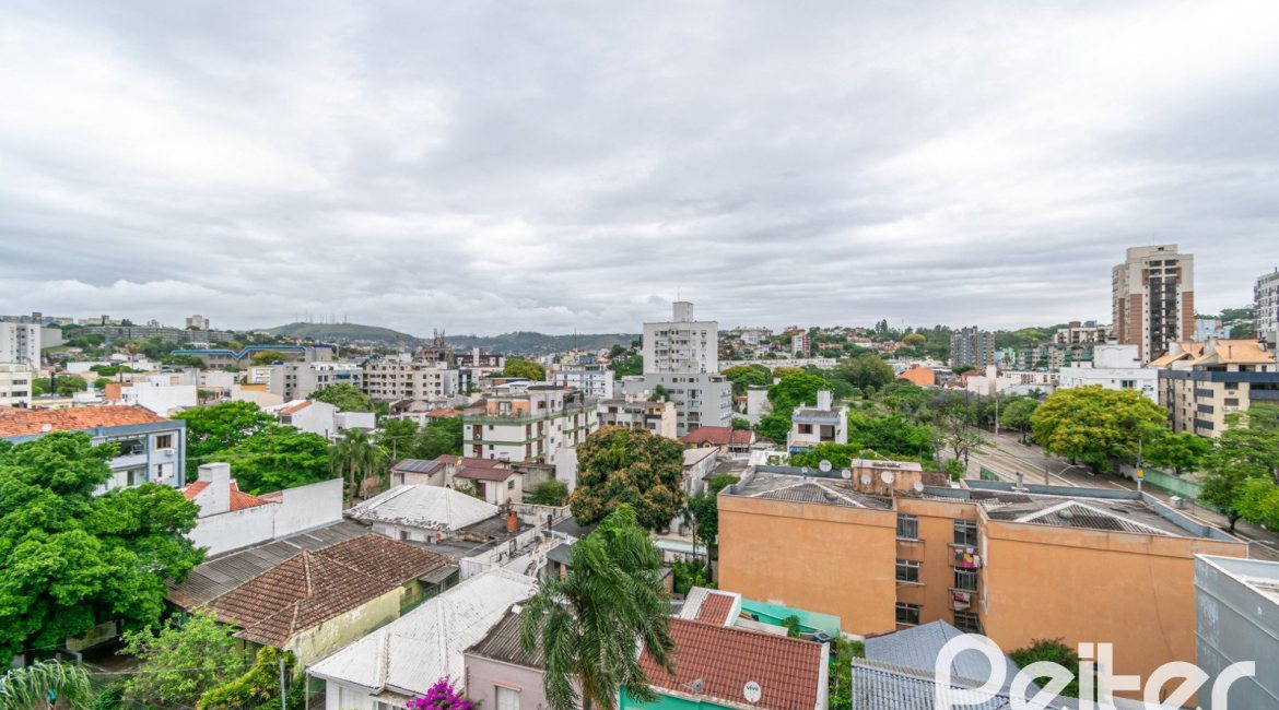 Apartamento à venda com 76m², 3 dormitórios, 1 suíte, 1 vaga, no bairro Azenha em Porto Alegre