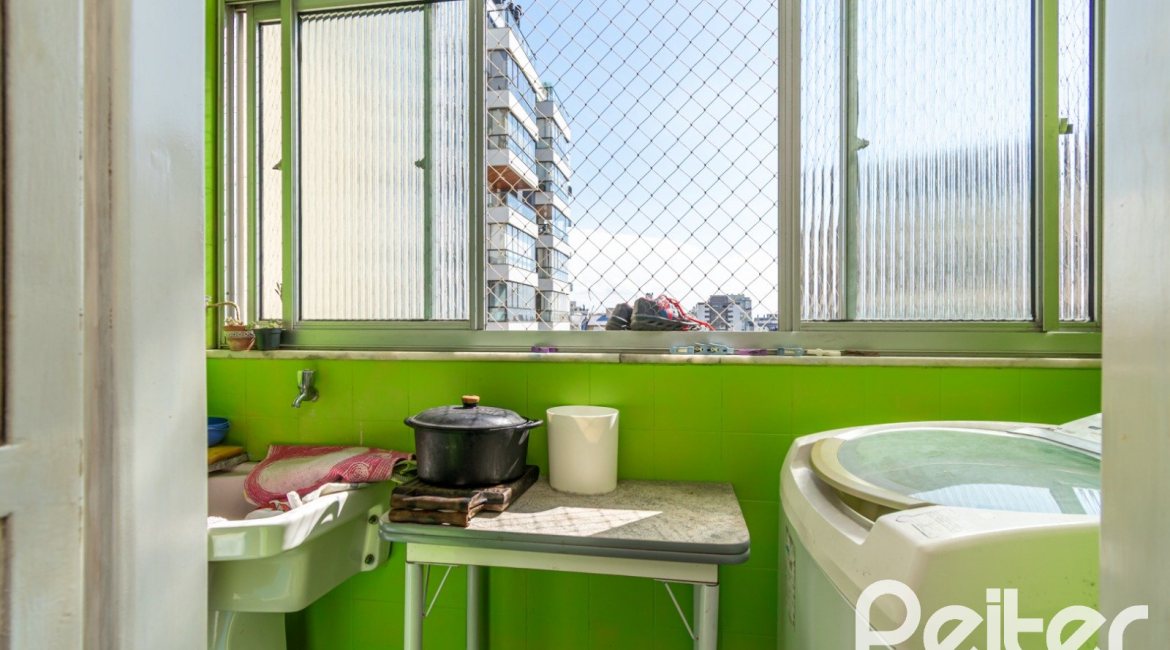 Apartamento à venda com 68m², 2 dormitórios, no bairro Tristeza em Porto Alegre