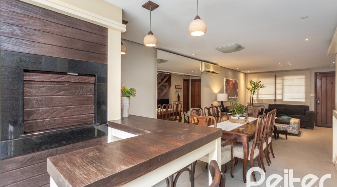 Casa à venda com 157m², 3 dormitórios, 1 suíte, 2 vagas, no bairro Ipanema em Porto Alegre