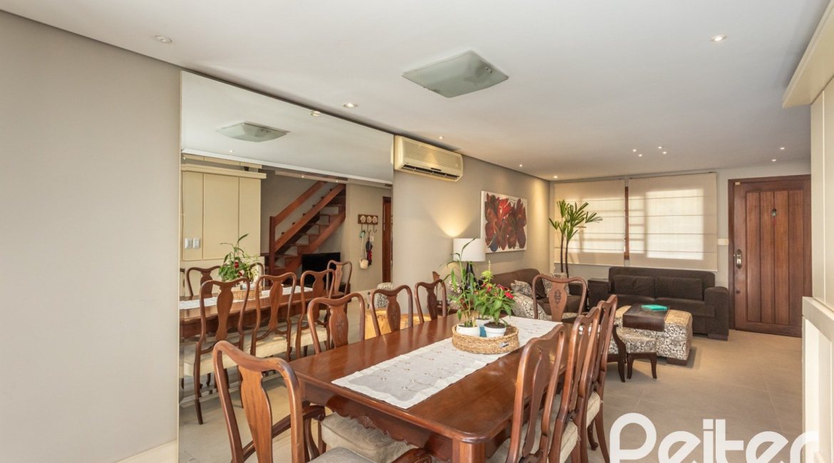 Casa à venda com 157m², 3 dormitórios, 1 suíte, 2 vagas, no bairro Ipanema em Porto Alegre