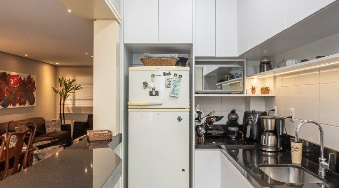 Casa à venda com 157m², 3 dormitórios, 1 suíte, 2 vagas, no bairro Ipanema em Porto Alegre