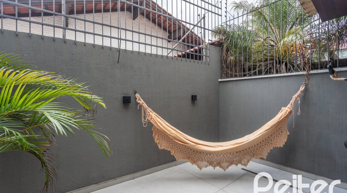 Casa à venda com 157m², 3 dormitórios, 1 suíte, 2 vagas, no bairro Ipanema em Porto Alegre